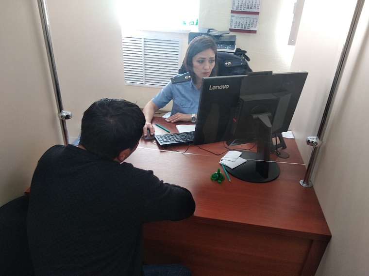 Странная картина: судебные приставы в Тюмени работают всю неделю, а наплыв посетителей по вторникам и четвергам