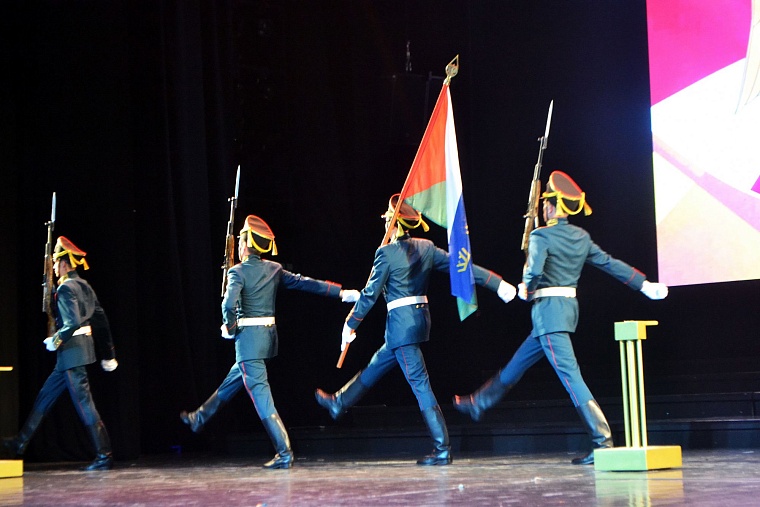 Лучших бойцов Центра подготовки кинологов наградили медалями и нагрудными знаками