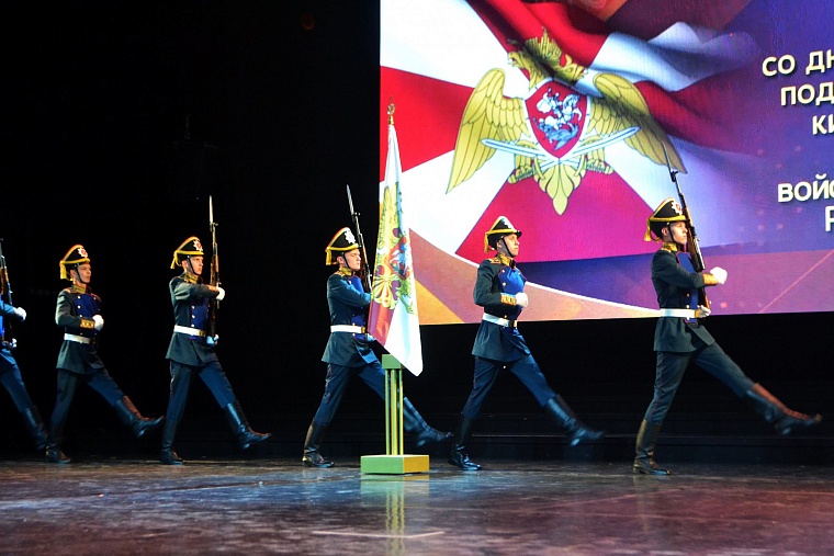 Лучших бойцов Центра подготовки кинологов наградили медалями и нагрудными знаками