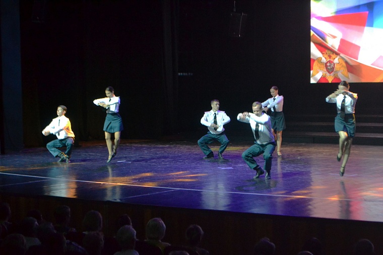 Лучших бойцов Центра подготовки кинологов наградили медалями и нагрудными знаками