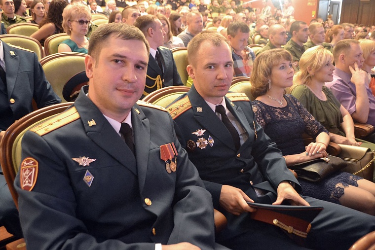 Лучших бойцов Центра подготовки кинологов наградили медалями и нагрудными знаками