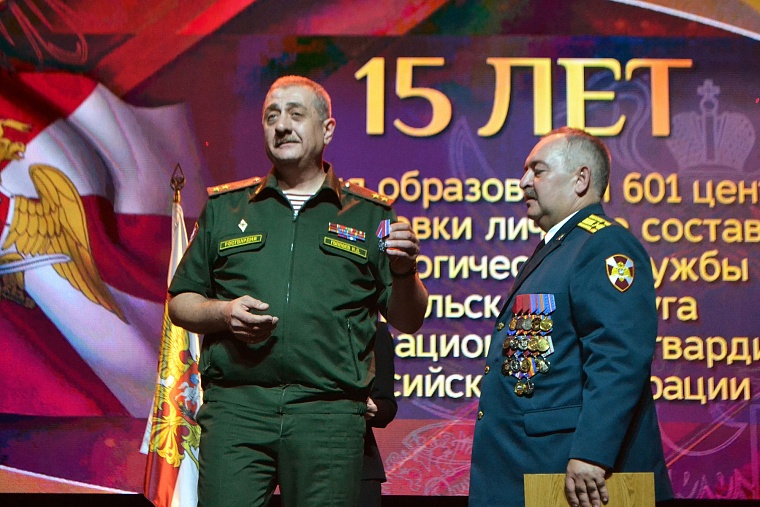 Лучших бойцов Центра подготовки кинологов наградили медалями и нагрудными знаками