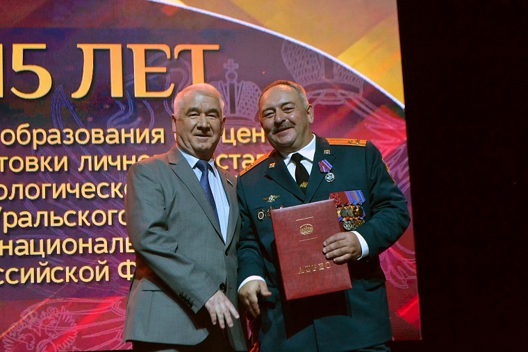 Лучших бойцов Центра подготовки кинологов наградили медалями и нагрудными знаками