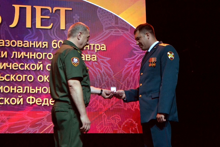 Лучших бойцов Центра подготовки кинологов наградили медалями и нагрудными знаками