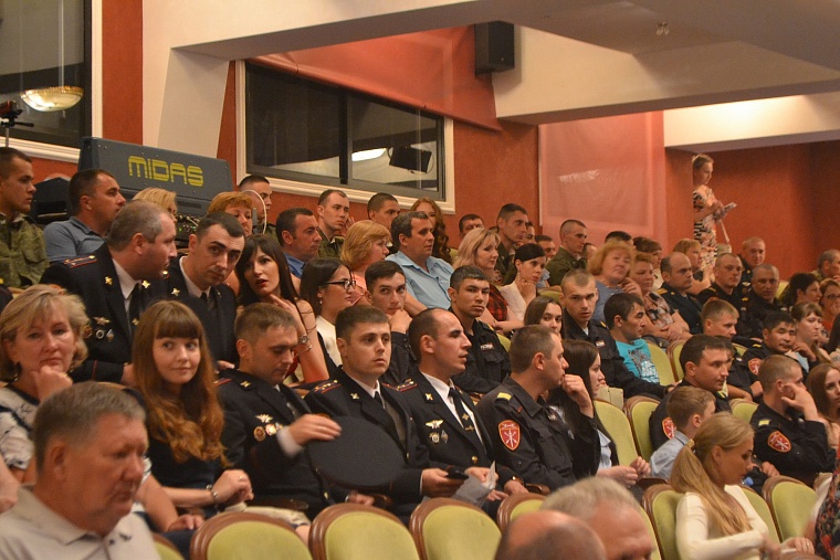 Лучших бойцов Центра подготовки кинологов наградили медалями и нагрудными знаками