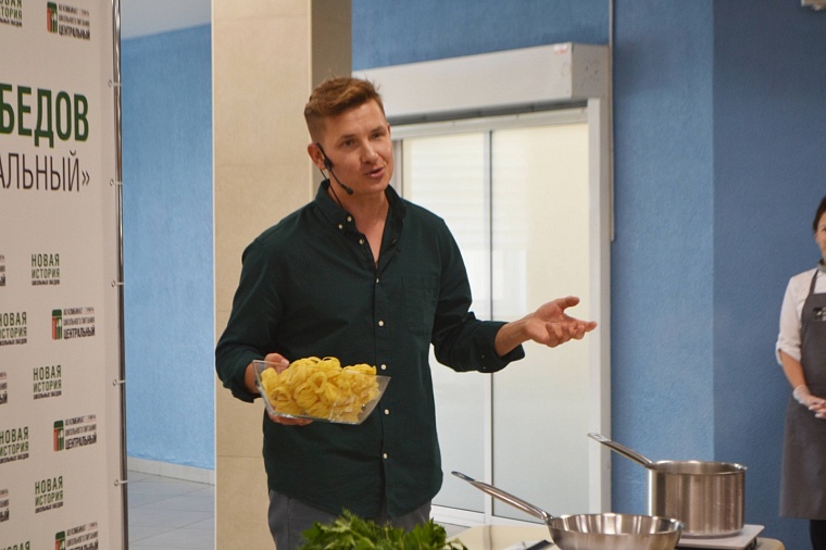 Известный шеф-повар  Александр Белькович продегустировал школьное меню в Тюмени