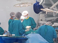 Тюменские хирурги собрали молодой девушке новую челюсть после удаления опухоли