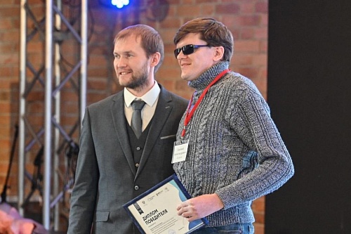 Тюменец-инвалид по зрению организовал производство индикаторов жидкости для слепых