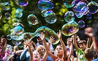 Афиша на уик-энд: FREEMUSIC, красотки на великах и мыльные пузыри