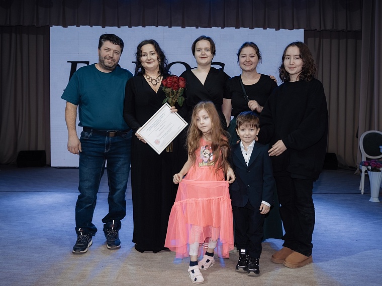 Как тюменская семья Авдеевых создает волшебные витражи и люстры