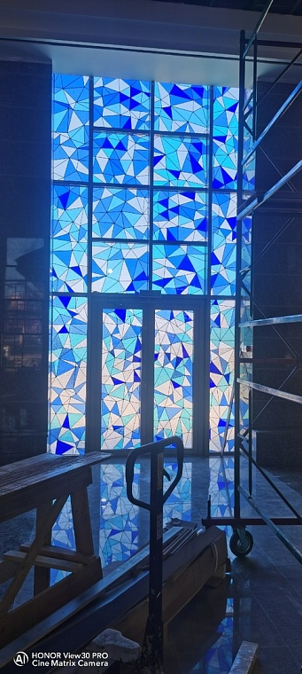 Как тюменская семья Авдеевых создает волшебные витражи и люстры