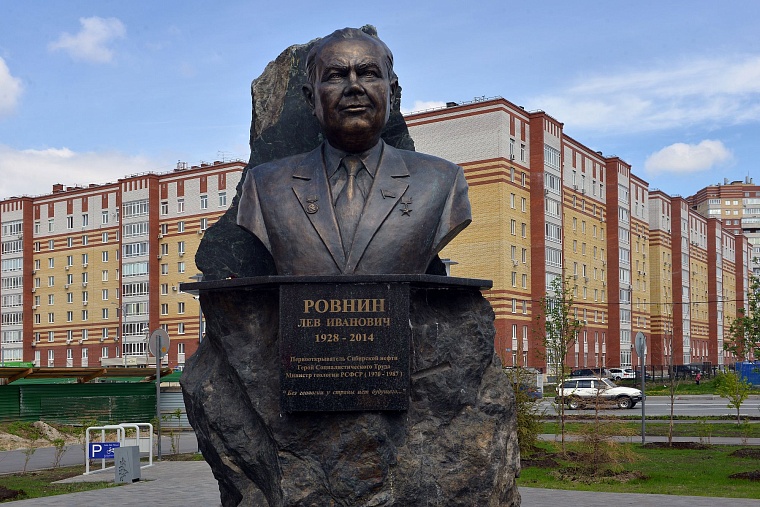 Обновленные скверы и парки Тюмени впечатлили Сергея Медведва