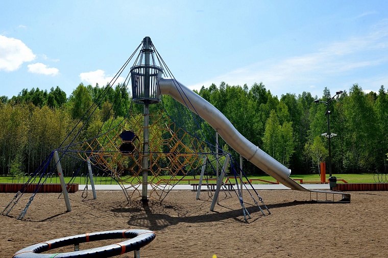 Обновленные скверы и парки Тюмени впечатлили Сергея Медведва