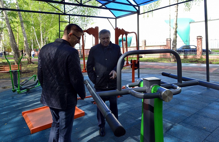 Обновленные скверы и парки Тюмени впечатлили Сергея Медведва