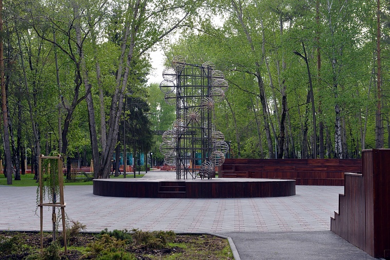 Обновленные скверы и парки Тюмени впечатлили Сергея Медведва