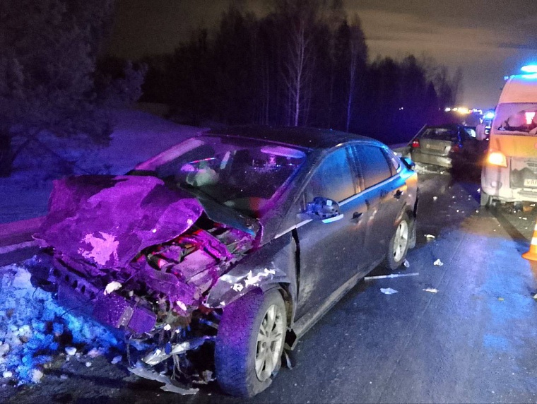 В жуткой аварии под Каменкой погибли двое взрослых и двое детей