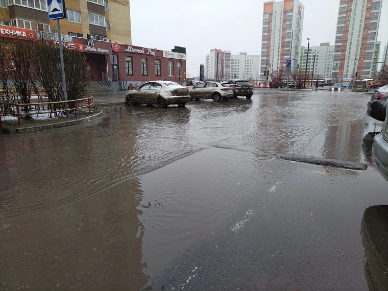 После обильных осадков затопило некоторые районы Тюмени