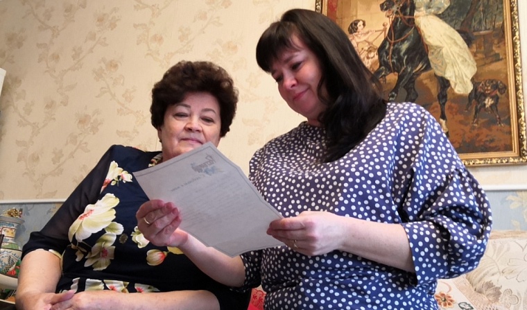 Офицеры развезли по Тюмени солдатские поздравления матерям