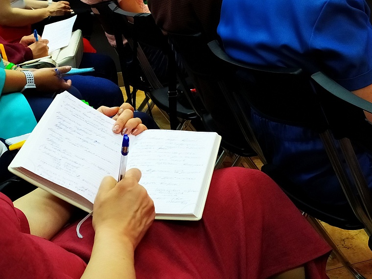 Древний бог vs обезьянка: тюменцы узнали, как писать книги