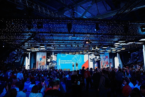 Тюменские делегаты съезда "Движение Первых" передали привет землякам с ВДНХ