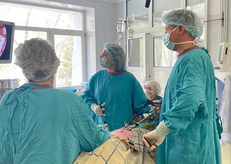 Тюменские врачи прооперировали женщину с редкой гинекологической патологией