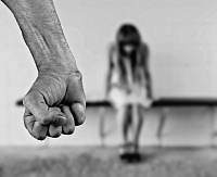 Новый закон о домашнем насилии запретит агрессору приближаться к жертве