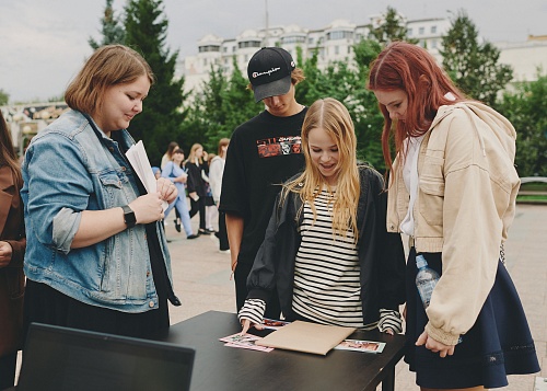 Тюменцев приглашают поиграть в игру "Я это знаю!"  на открытых городских площадках