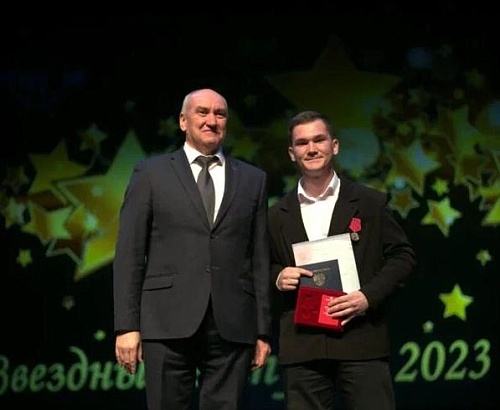 Выпускник тобольского медколледжа получил медаль за борьбу с COVID-19