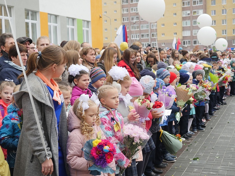 Среднюю школу № 65 с инженерным уклоном открыли роботы