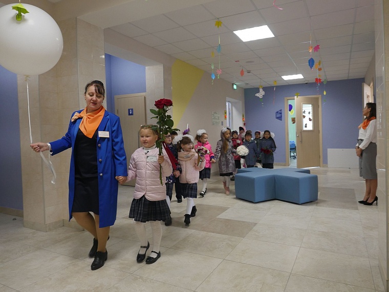 Среднюю школу № 65 с инженерным уклоном открыли роботы