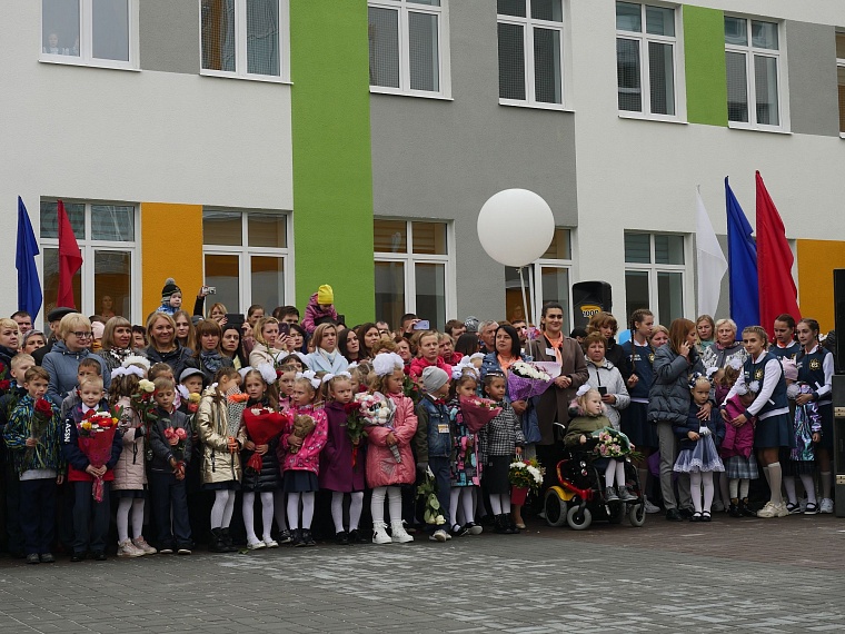 Среднюю школу № 65 с инженерным уклоном открыли роботы