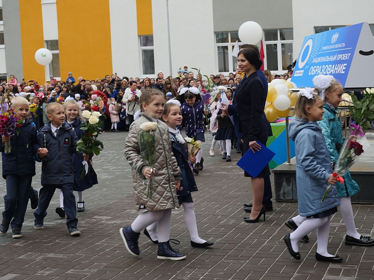 Среднюю школу № 65 с инженерным уклоном открыли роботы