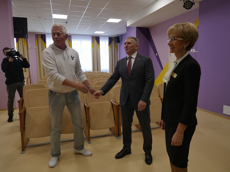 Среднюю школу № 65 с инженерным уклоном открыли роботы