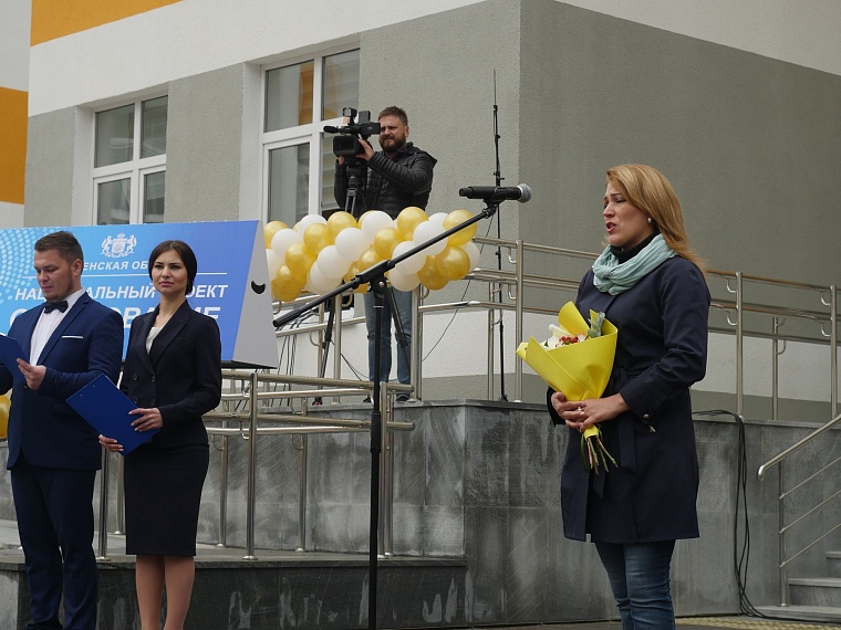 Среднюю школу № 65 с инженерным уклоном открыли роботы