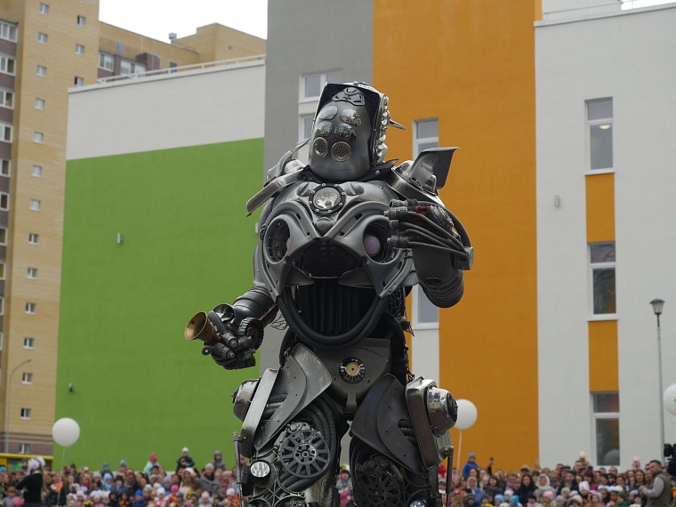 Среднюю школу № 65 с инженерным уклоном открыли роботы