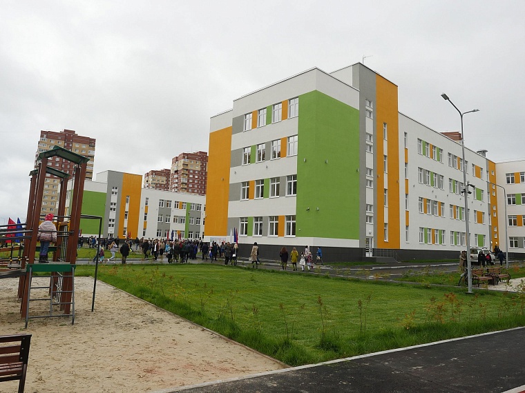 Среднюю школу № 65 с инженерным уклоном открыли роботы