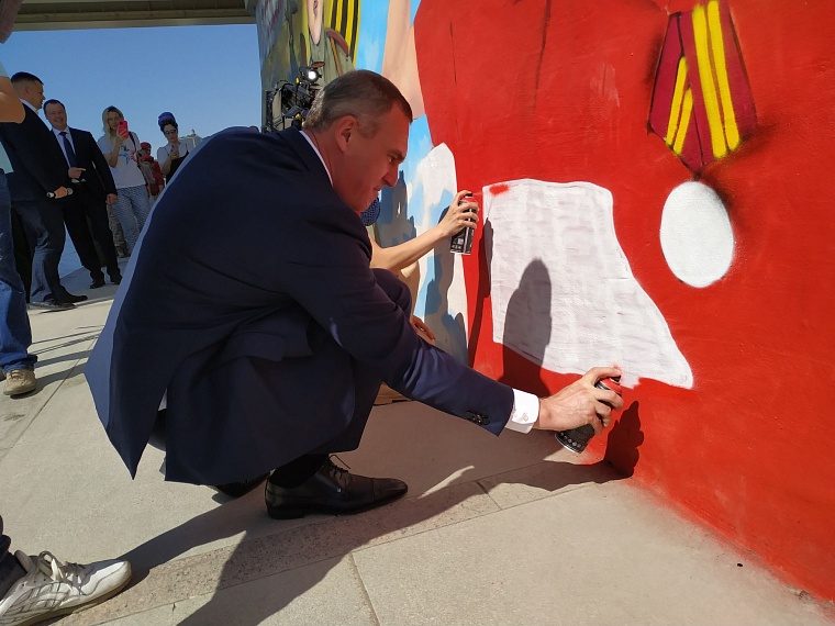 На опоре моста в Тюмени нарисовали "Граффити Победы"