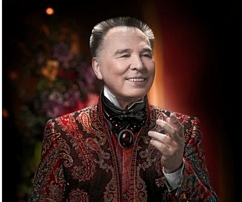 «Он превратил моду в шоу»: умер модельер Вячеслав Зайцев