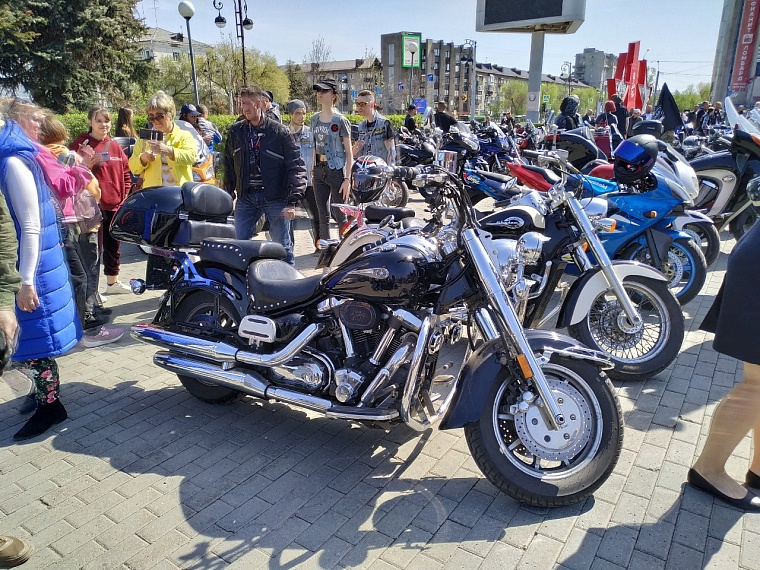 На площади у Тюменского технопарка прошел рок-концерт в честь Дня Победы