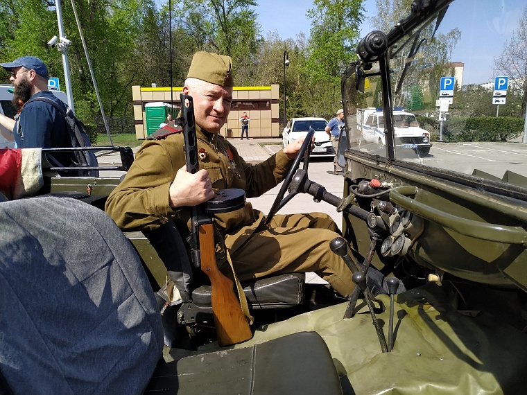На площади у Тюменского технопарка прошел рок-концерт в честь Дня Победы