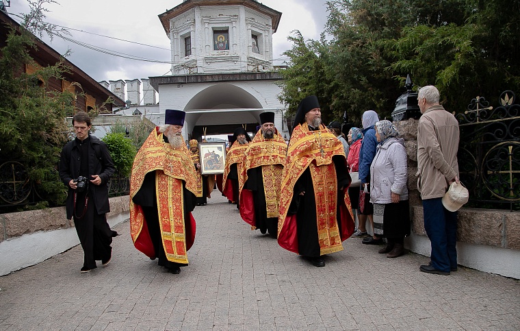 В Тюмень прибыл ковчег с мощами великомученика Георгия Победоносца