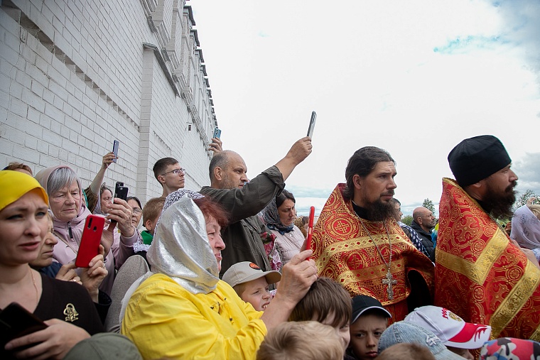 В Тюмень прибыл ковчег с мощами великомученика Георгия Победоносца