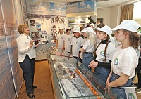 Первый трудовой день начался с экскурсии в Музее истории ООО «Газпром добыча Уренгой».