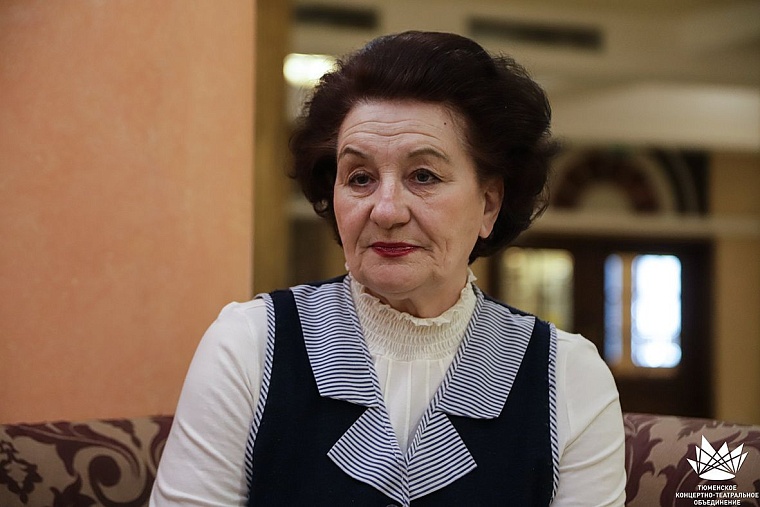 Кто первым встречает зрителей в Тюменском драмтеатре?