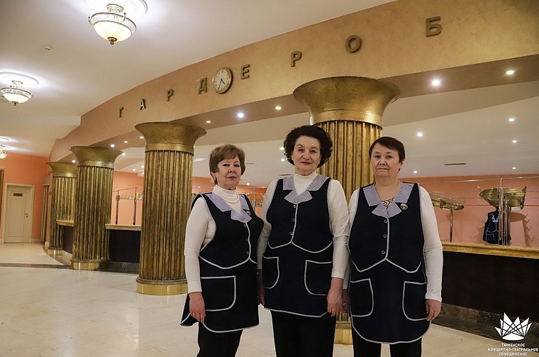 Кто первым встречает зрителей в Тюменском драмтеатре?