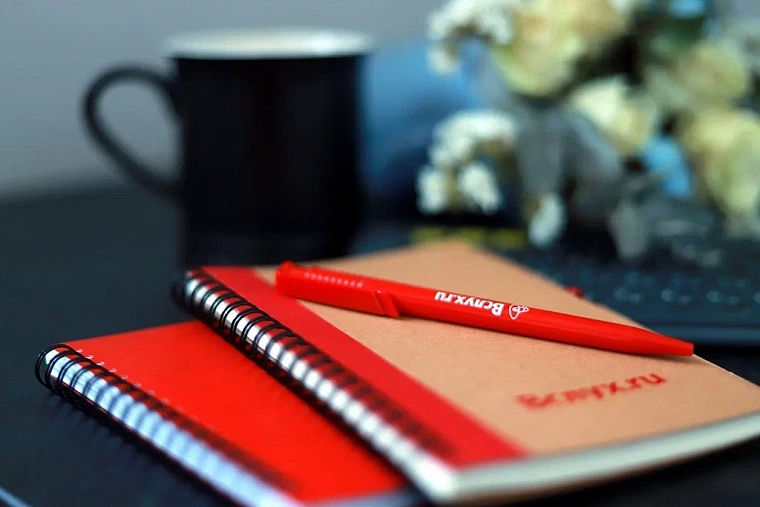 Пока вы спали: открытие Нотр-Дам-де-Пари после реставрации, зарплата курьеров и топ-5 городов по затратам на Новый год