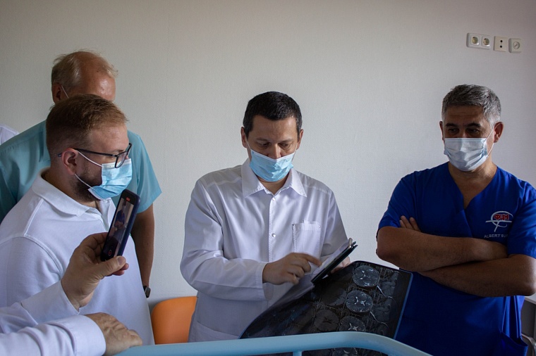 Тюменские врачи совершили невозможное, удалив малышу редчайшую опухоль