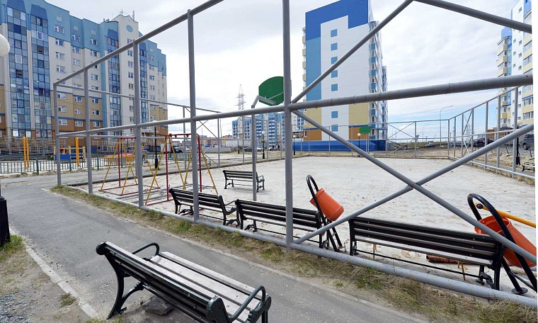 В Салехарде впервые травили комаров и мошек