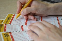 Житель Сургута купил лотерейный билет за 40 рублей и выиграл больше 13 миллионов