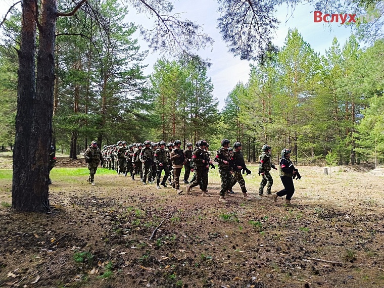 Тюменские школьники сыграли в "Зарницу" на военном полигоне
